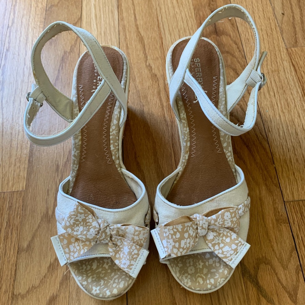 NWOT Sperry sandals